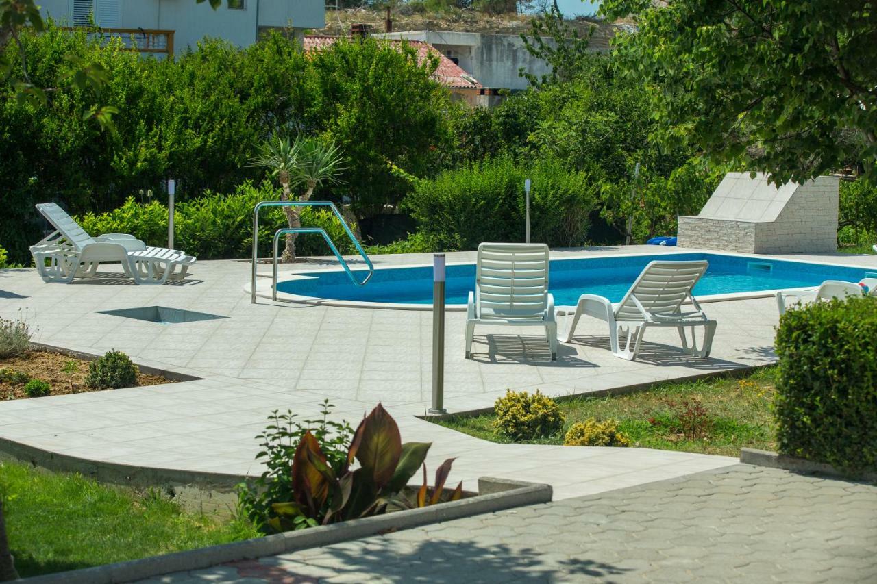 Renata Apartment Banjol